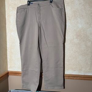 New Basic Editions Women's Tapered Leg Khaki Denim Size: 22W